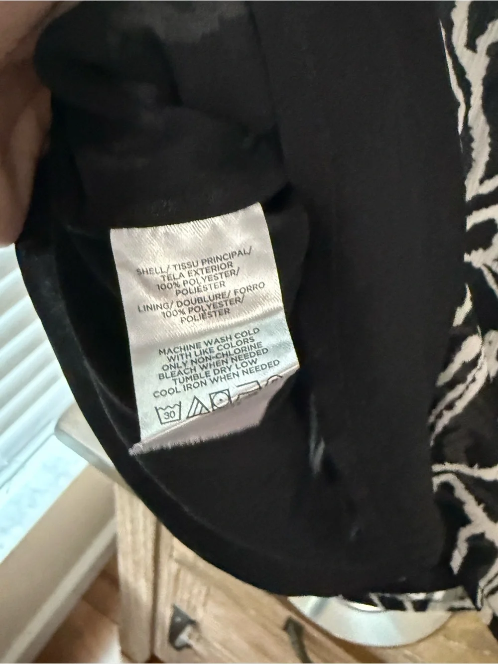 5 for $20 Deal- LOFT Black and White Abstract Puff-Sleeve Blouse- Size SP